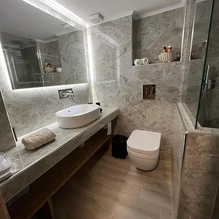 Apartment 01 *
